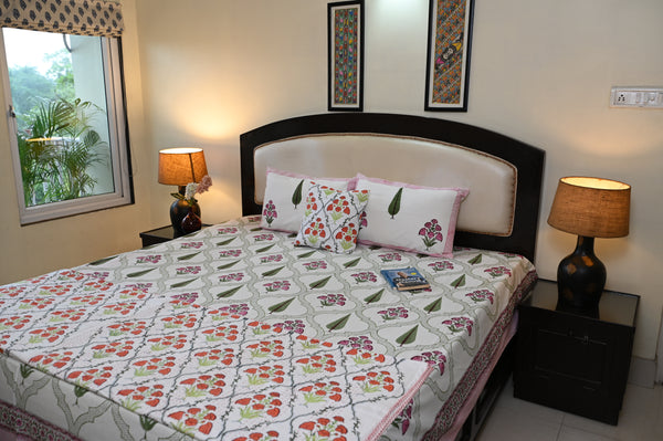 Floral Lattice Cotton Bedsheet with 2 Pillow Covers